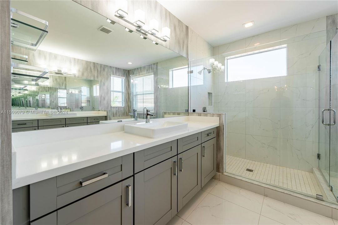 最近租的: $5,700 (4 贝兹, 3 浴室, 2824 平方英尺)