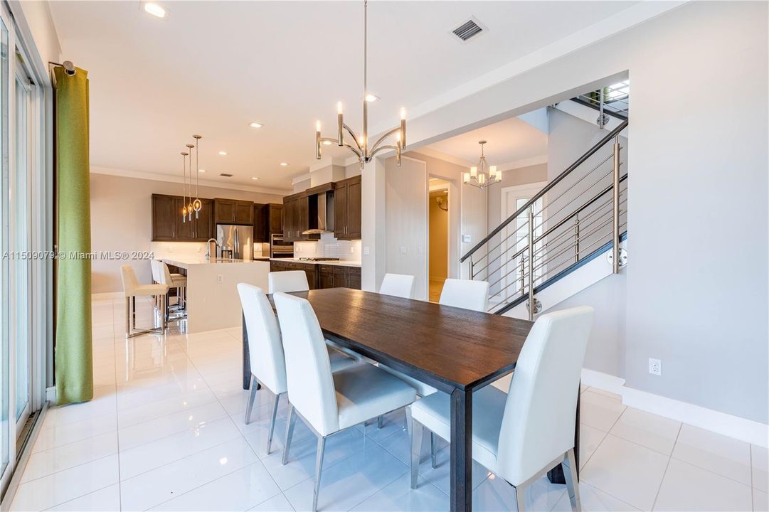 最近租的: $5,700 (4 贝兹, 3 浴室, 2824 平方英尺)