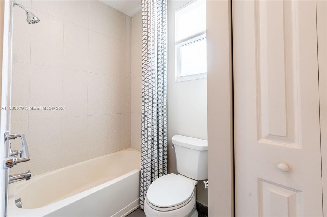 最近租的: $5,700 (4 贝兹, 3 浴室, 2824 平方英尺)