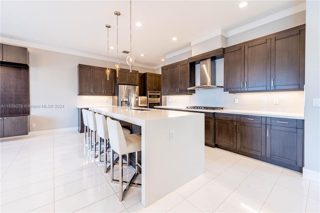 最近租的: $5,700 (4 贝兹, 3 浴室, 2824 平方英尺)