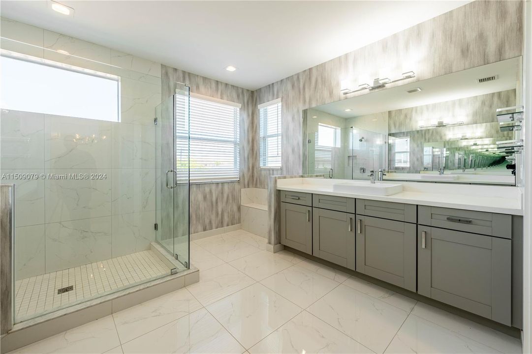 最近租的: $5,700 (4 贝兹, 3 浴室, 2824 平方英尺)