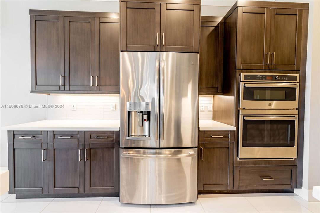 最近租的: $5,700 (4 贝兹, 3 浴室, 2824 平方英尺)