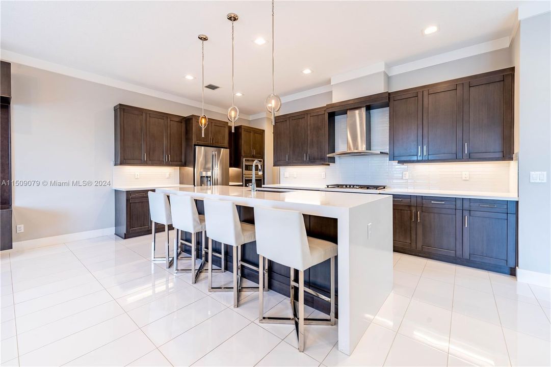 最近租的: $5,700 (4 贝兹, 3 浴室, 2824 平方英尺)