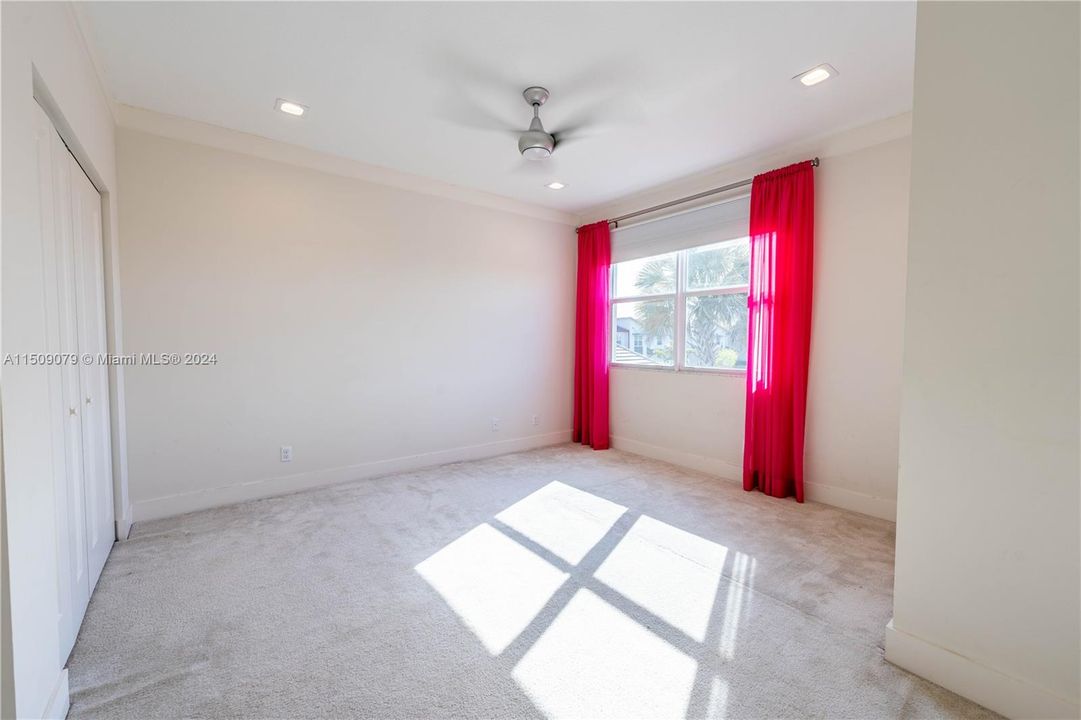 最近租的: $5,700 (4 贝兹, 3 浴室, 2824 平方英尺)