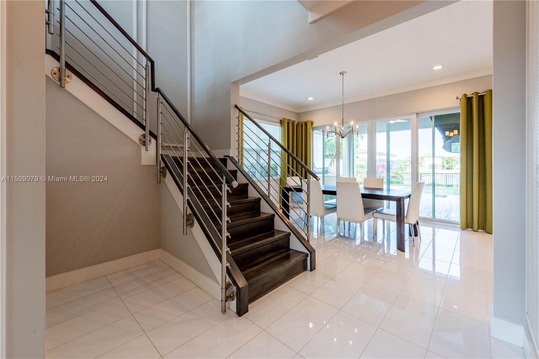 最近租的: $5,700 (4 贝兹, 3 浴室, 2824 平方英尺)