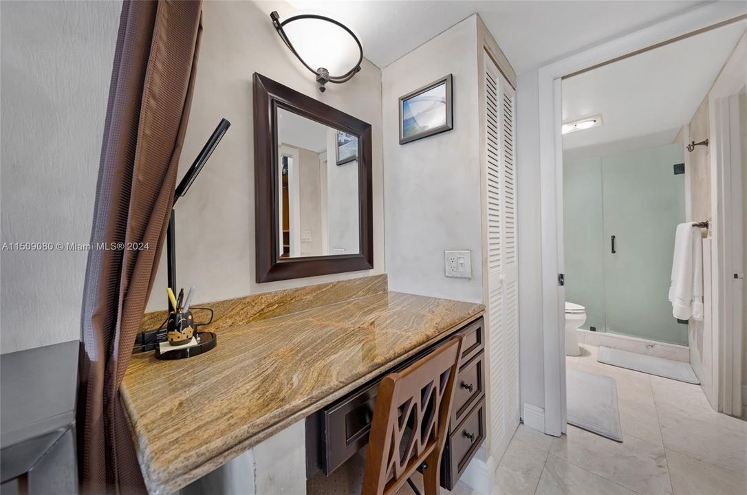 For Sale: $439,000 (1 beds, 1 baths, 654 Square Feet)
