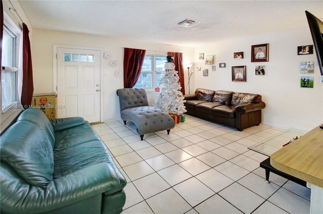 Recently Sold: $589,000 (0 beds, 0 baths, 1995 Square Feet)