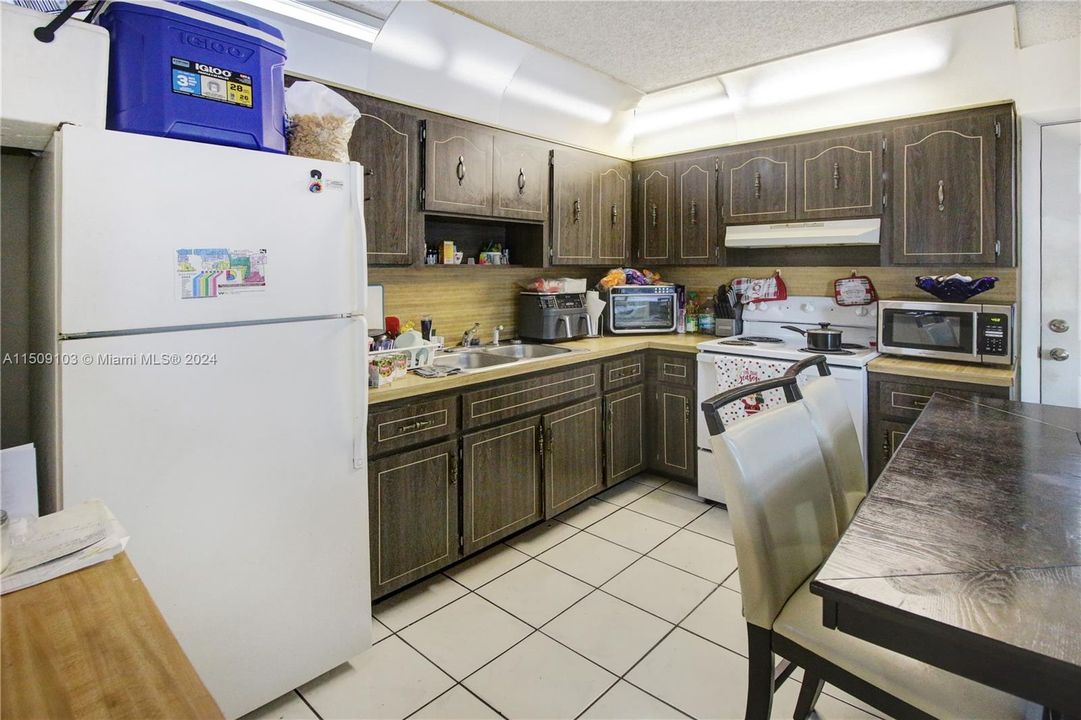 Recently Sold: $589,000 (0 beds, 0 baths, 1995 Square Feet)