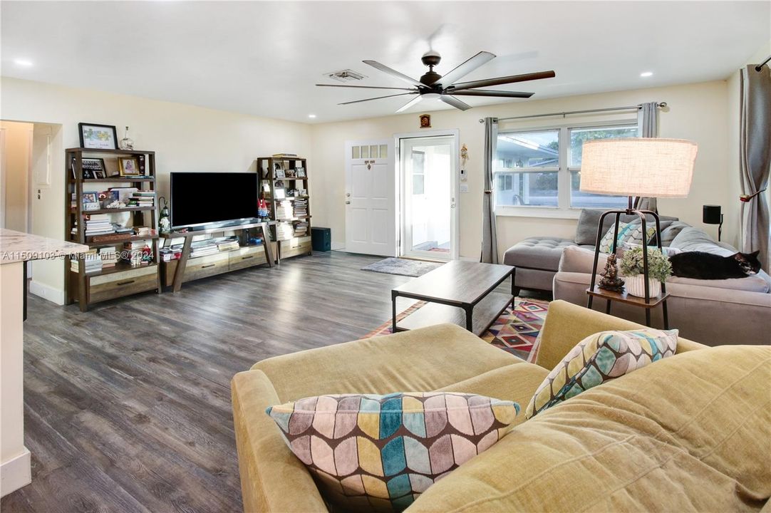 Recently Sold: $589,000 (0 beds, 0 baths, 1995 Square Feet)