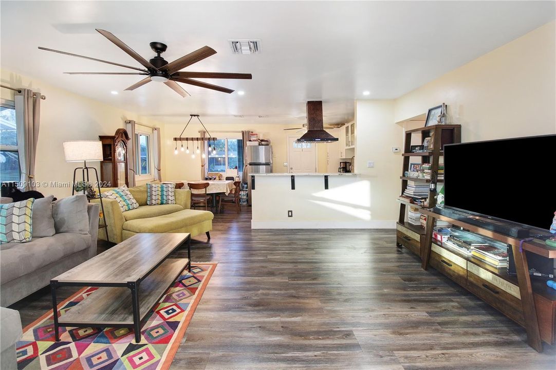 Recently Sold: $589,000 (0 beds, 0 baths, 1995 Square Feet)