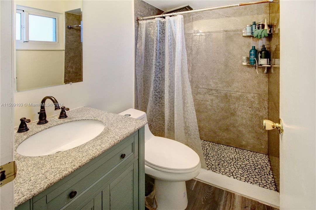 Recently Sold: $589,000 (0 beds, 0 baths, 1995 Square Feet)