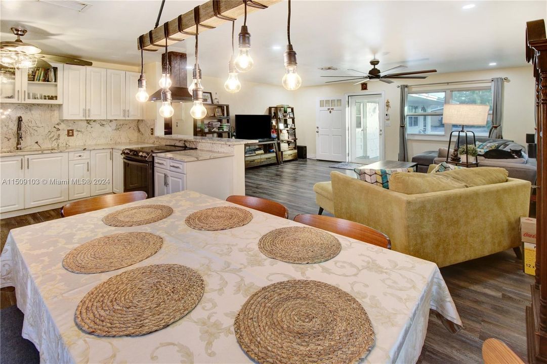 Recently Sold: $589,000 (0 beds, 0 baths, 1995 Square Feet)