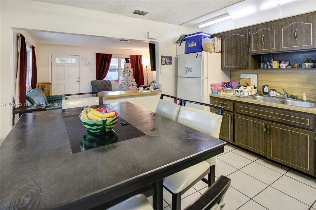 Recently Sold: $589,000 (0 beds, 0 baths, 1995 Square Feet)