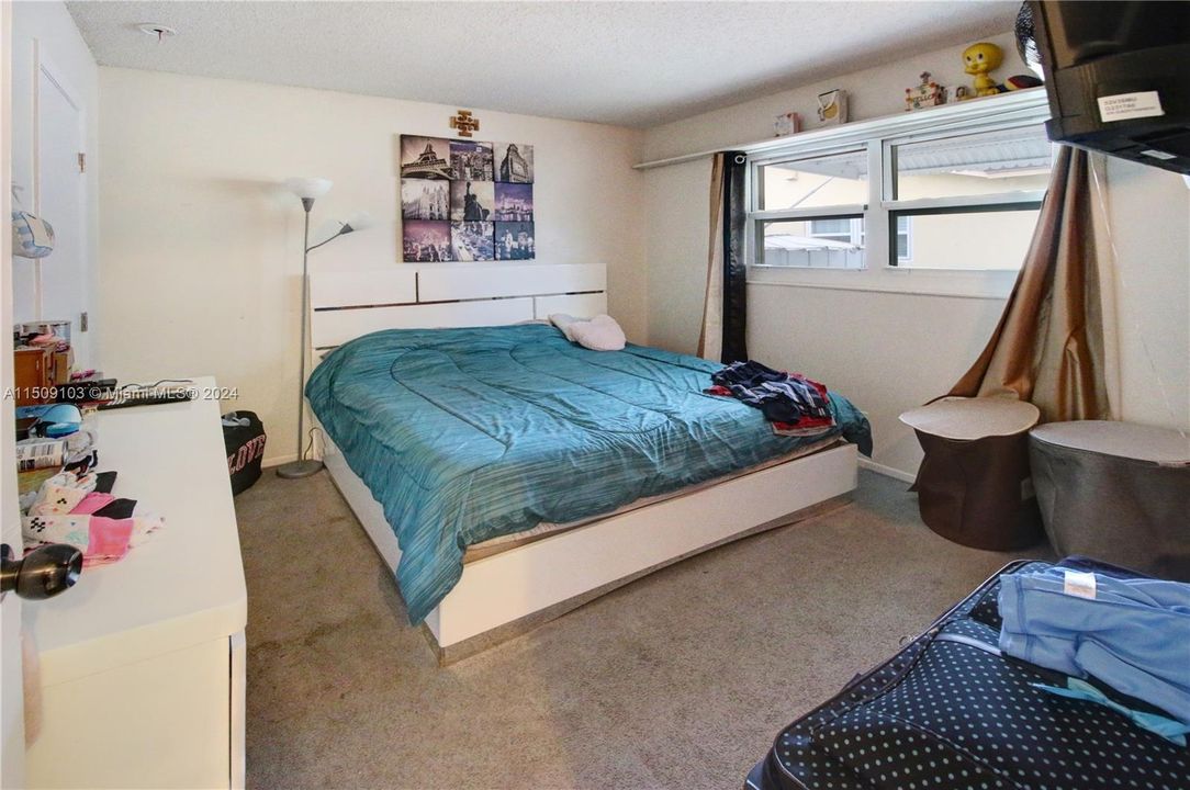 Recently Sold: $589,000 (0 beds, 0 baths, 1995 Square Feet)