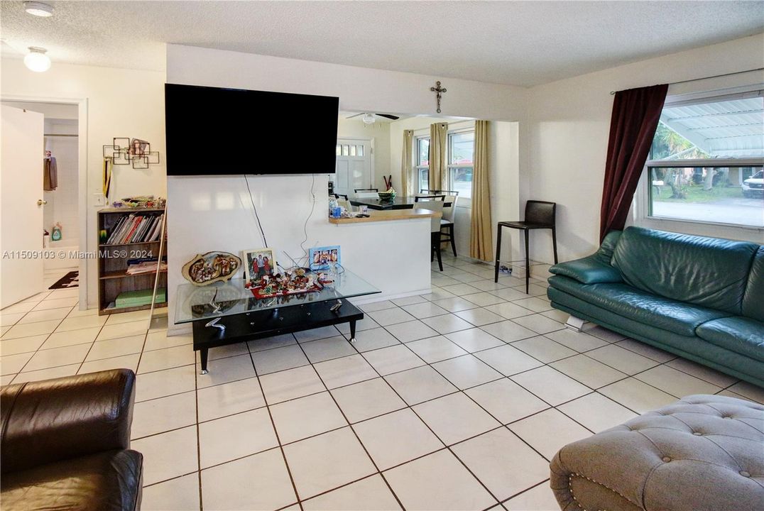 Recently Sold: $589,000 (0 beds, 0 baths, 1995 Square Feet)