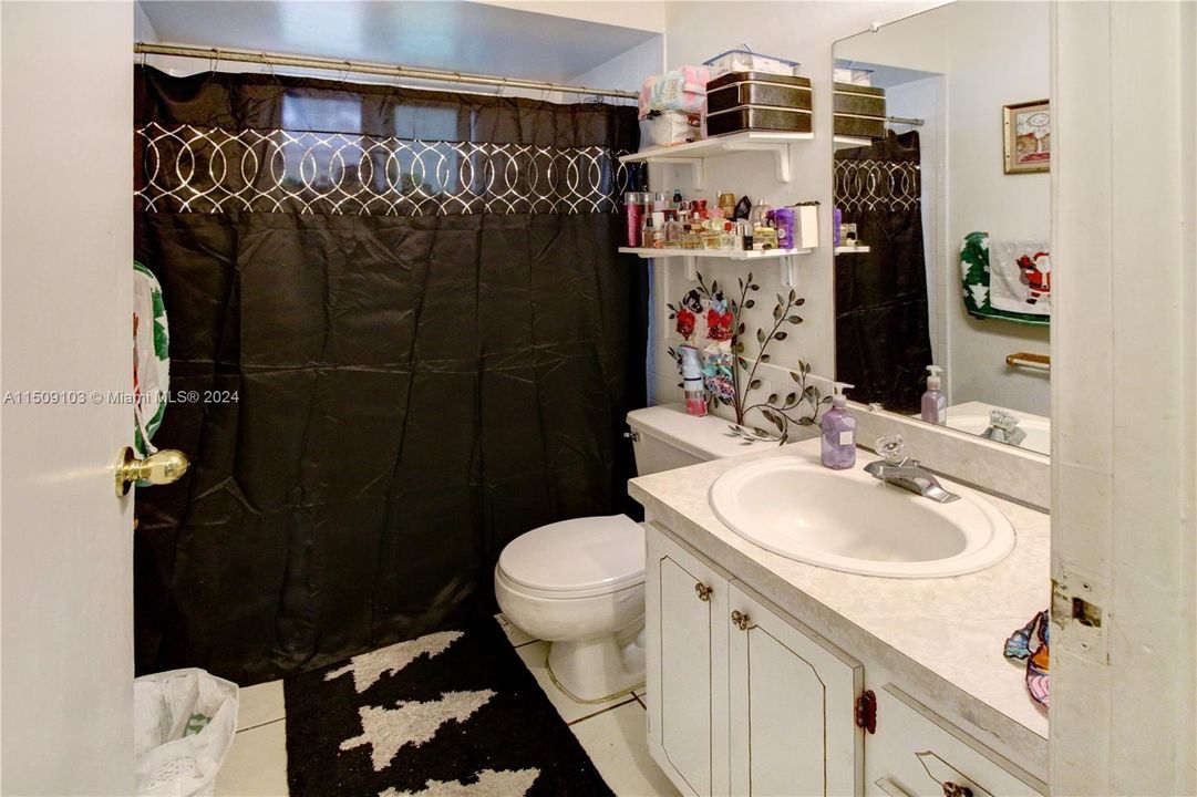 Recently Sold: $589,000 (0 beds, 0 baths, 1995 Square Feet)