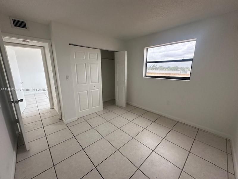 Active With Contract: $259,000 (2 beds, 1 baths, 810 Square Feet)