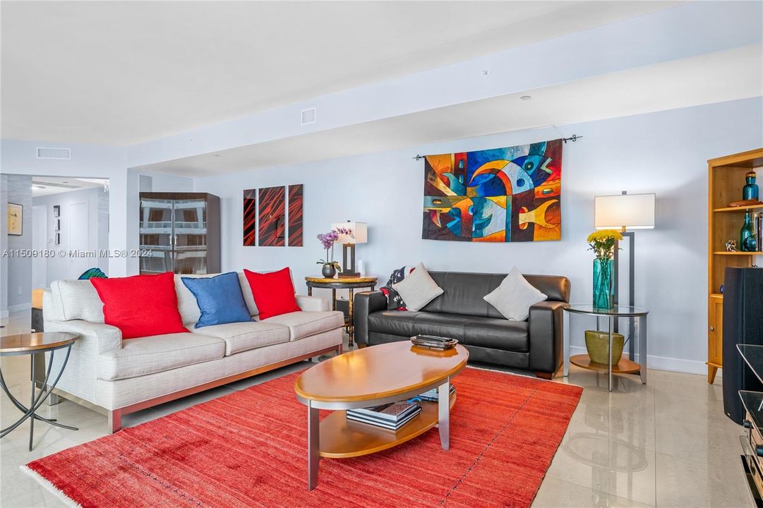 Active With Contract: $2,300,000 (3 beds, 3 baths, 3173 Square Feet)