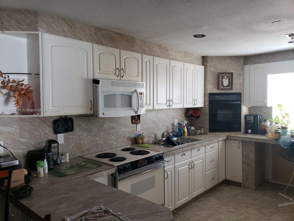 For Sale: $350,000 (4 beds, 1 baths, 1344 Square Feet)