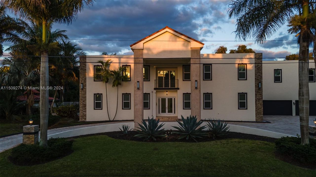 Недавно арендовано: $22,995 (9 спален, 7 ванн, 8368 Квадратных фут)