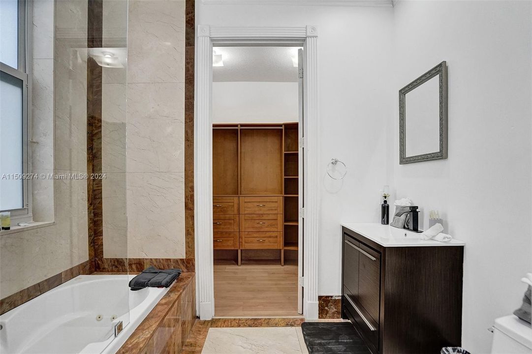 Недавно арендовано: $22,995 (9 спален, 7 ванн, 8368 Квадратных фут)