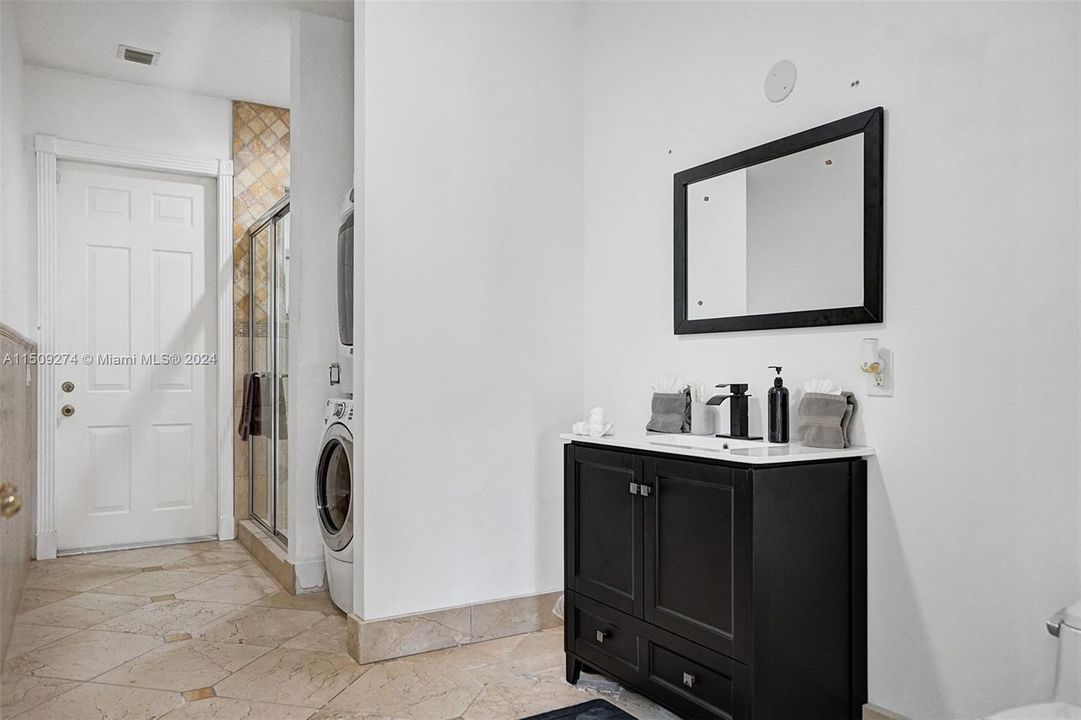 Недавно арендовано: $22,995 (9 спален, 7 ванн, 8368 Квадратных фут)