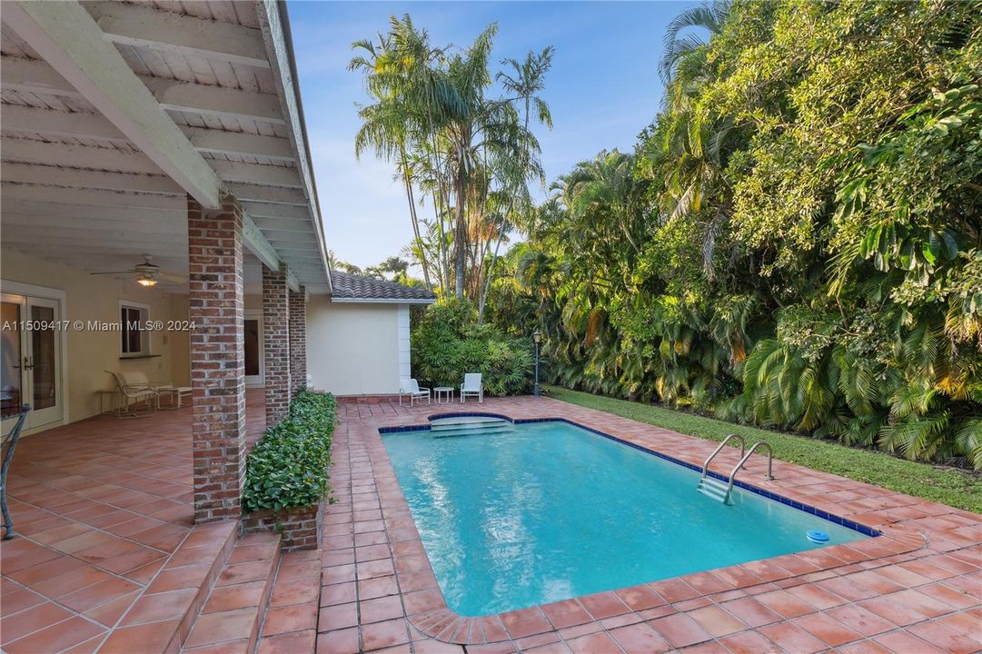 Recently Sold: $1,850,000 (4 beds, 3 baths, 2888 Square Feet)