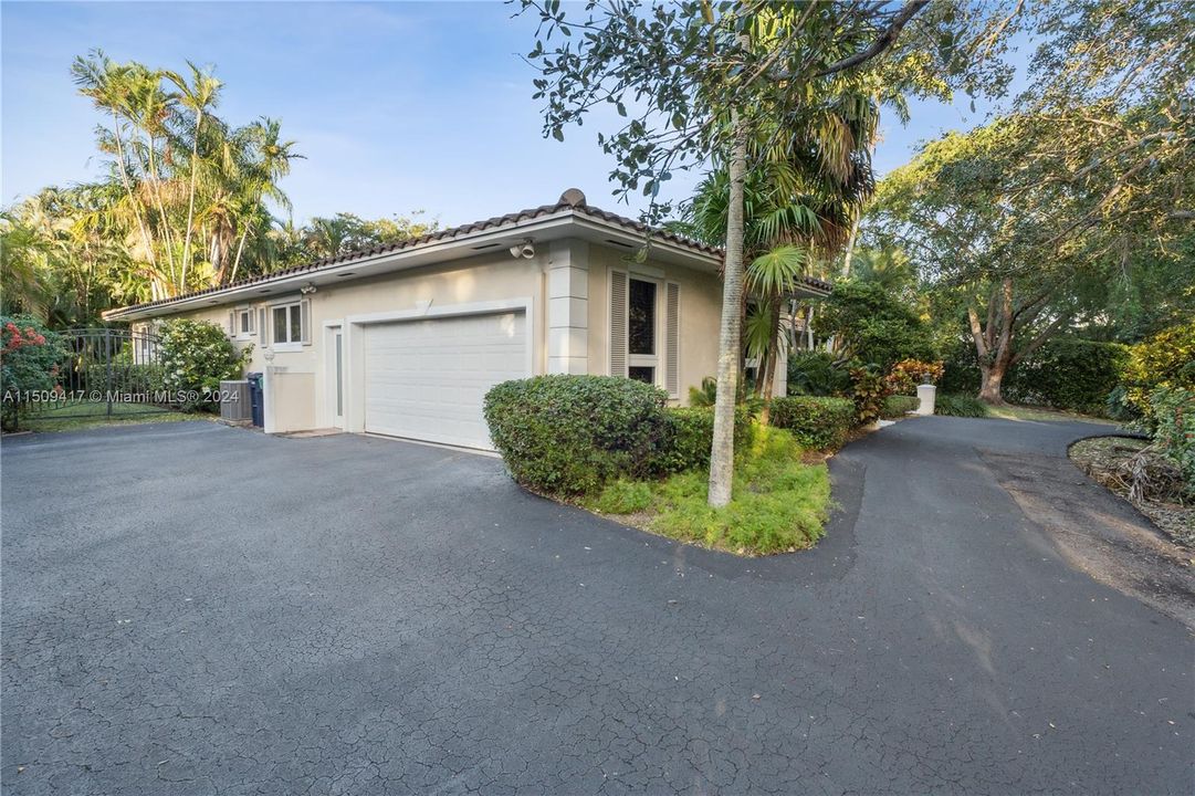 Recently Sold: $1,850,000 (4 beds, 3 baths, 2888 Square Feet)