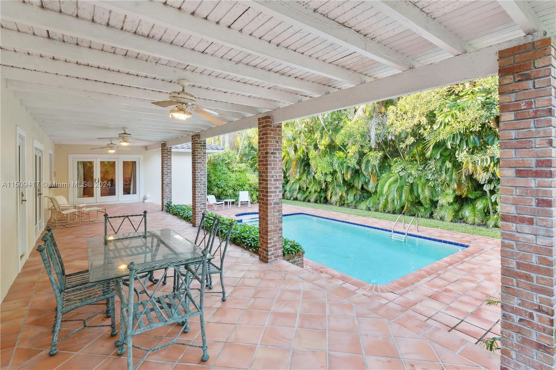Recently Sold: $1,850,000 (4 beds, 3 baths, 2888 Square Feet)