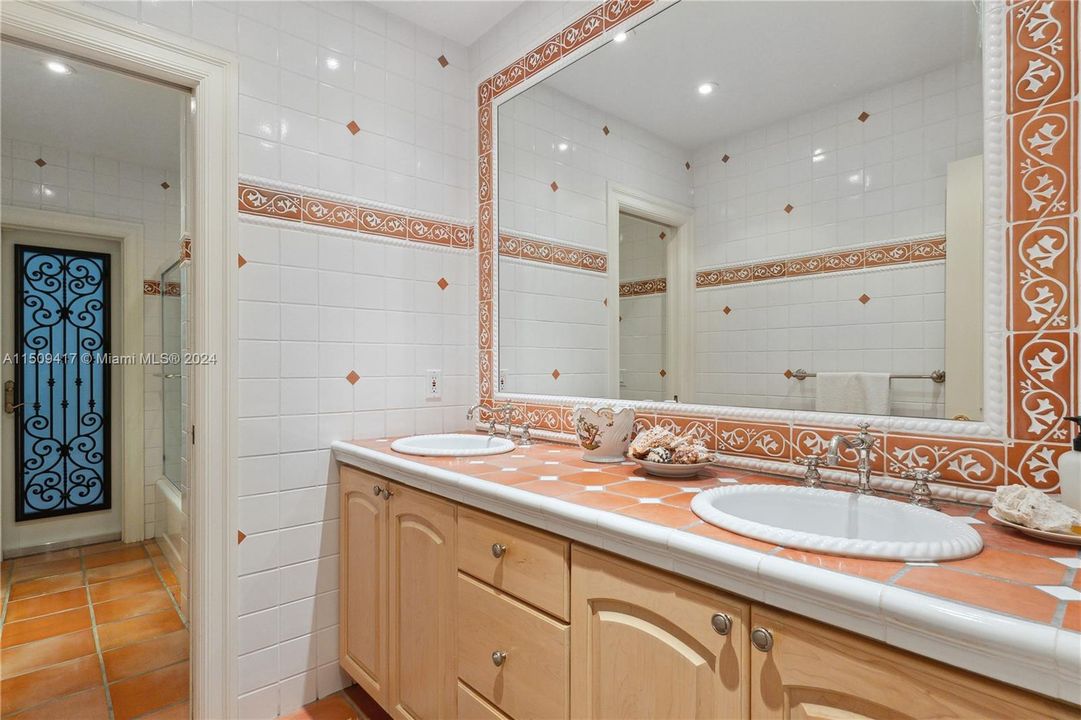 Recently Sold: $1,850,000 (4 beds, 3 baths, 2888 Square Feet)