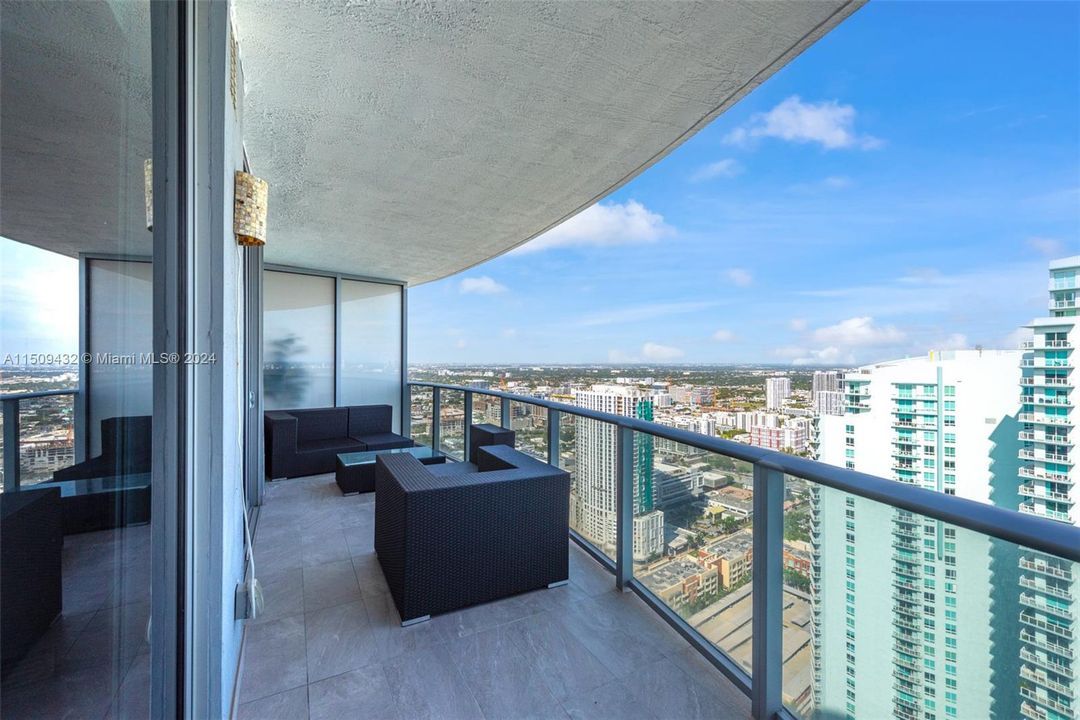 Недавно продано: $589,900 (1 спален, 1 ванн, 759 Квадратных фут)