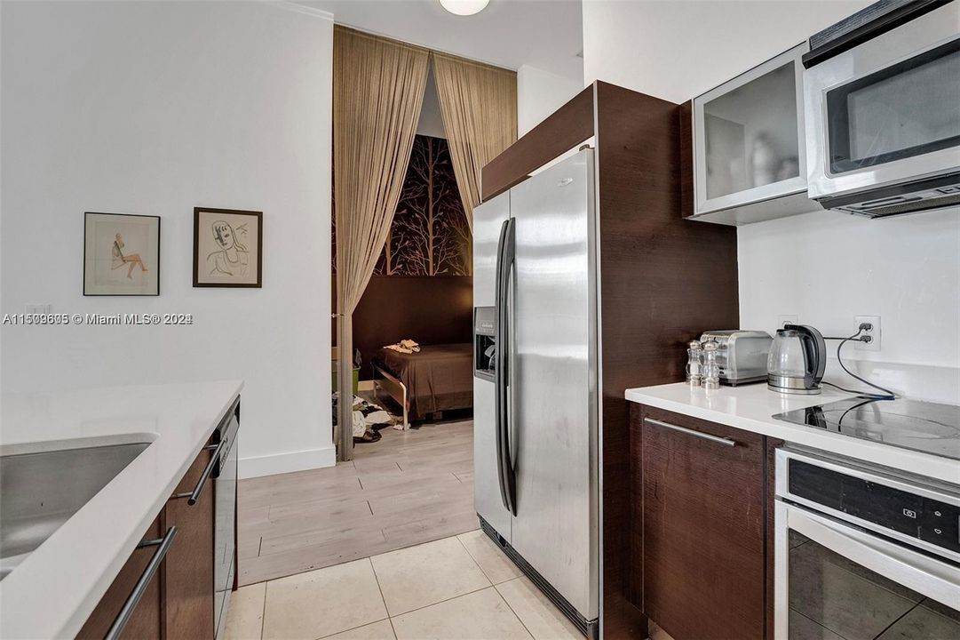 For Sale: $480,000 (1 beds, 1 baths, 829 Square Feet)