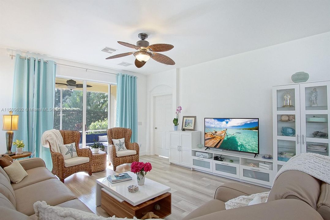 Недавно продано: $452,000 (2 спален, 2 ванн, 1253 Квадратных фут)