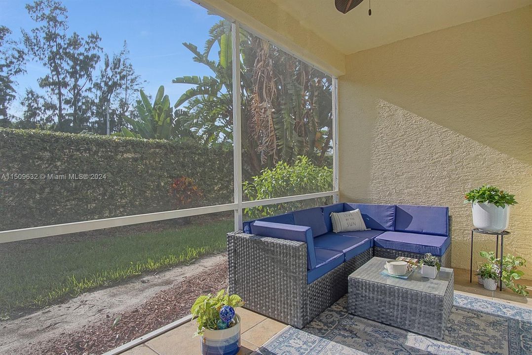 Недавно продано: $452,000 (2 спален, 2 ванн, 1253 Квадратных фут)