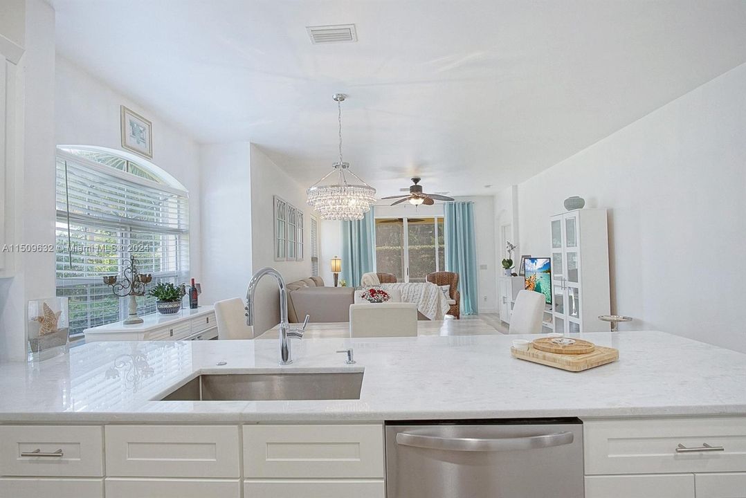 Недавно продано: $452,000 (2 спален, 2 ванн, 1253 Квадратных фут)