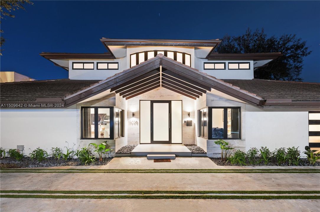 Active With Contract: $3,999,999 (5 beds, 5 baths, 5805 Square Feet)