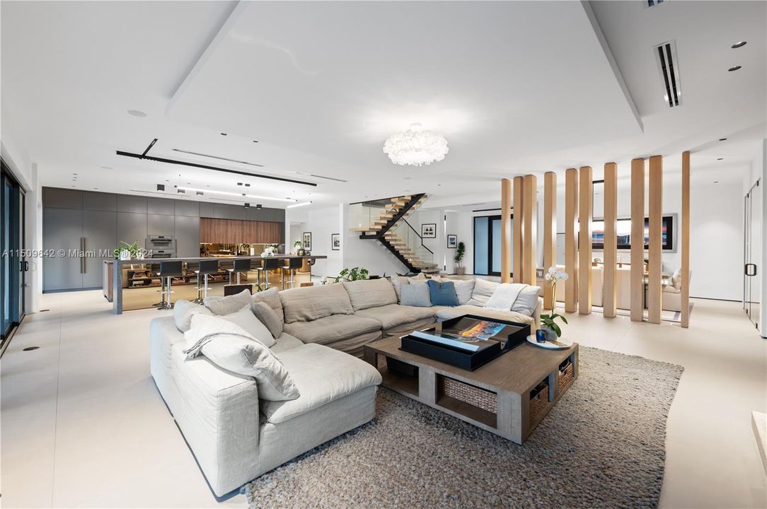 Active With Contract: $3,999,999 (5 beds, 5 baths, 5805 Square Feet)
