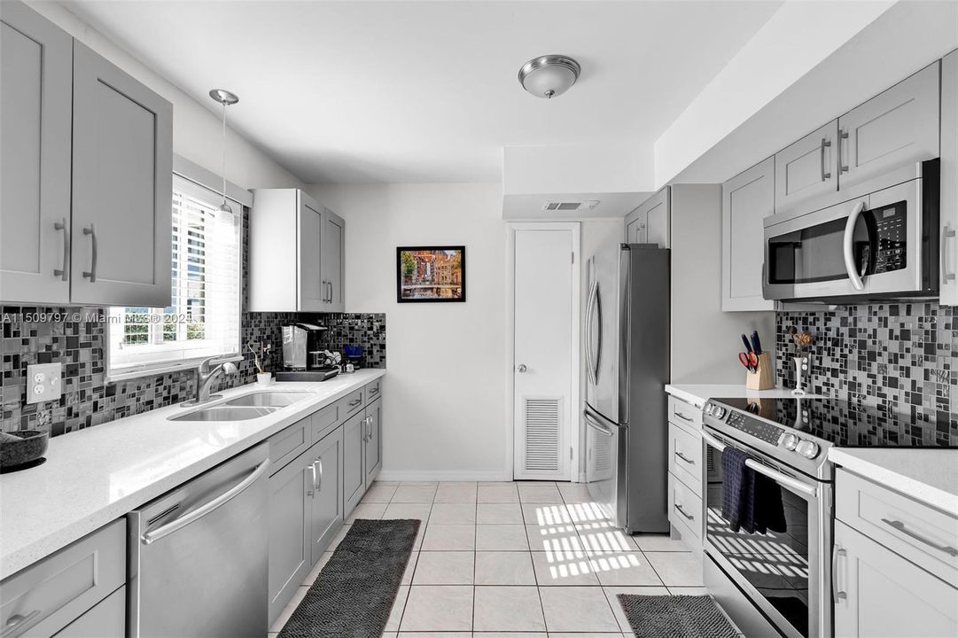 Recently Sold: $395,000 (2 beds, 2 baths, 1151 Square Feet)