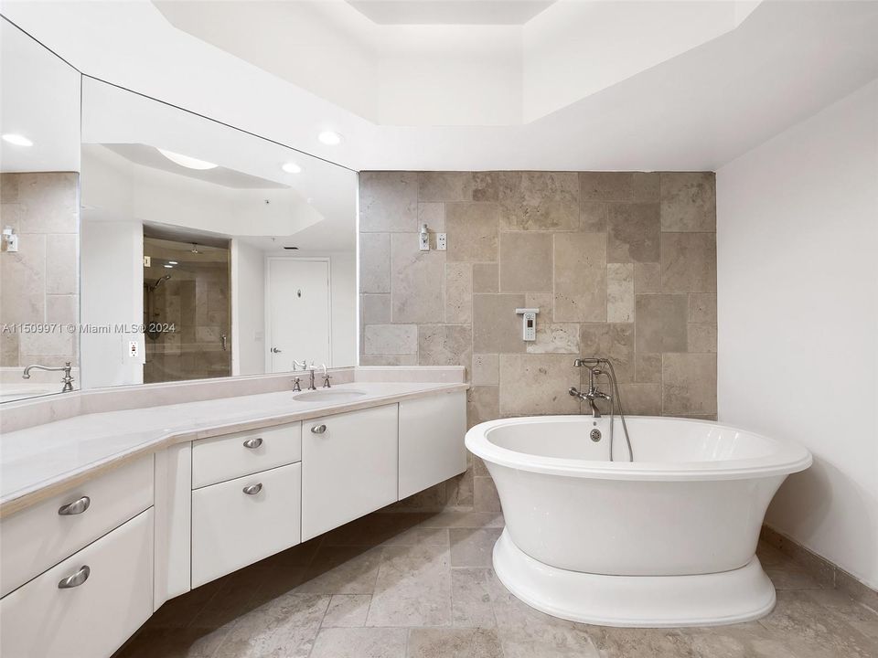 Recently Rented: $6,500 (2 beds, 2 baths, 1522 Square Feet)