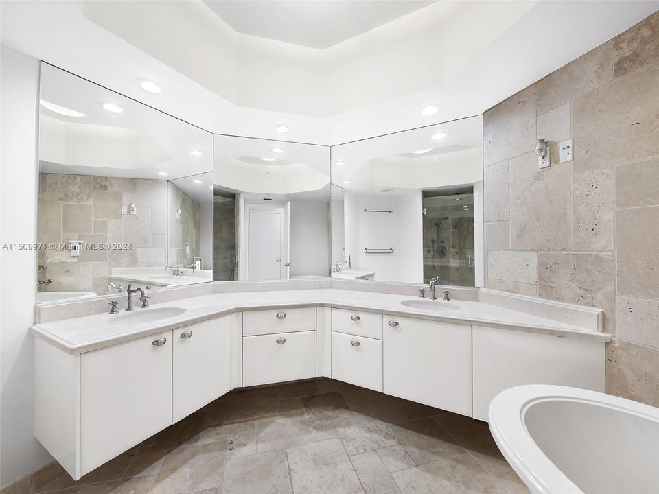 Recently Rented: $6,500 (2 beds, 2 baths, 1522 Square Feet)