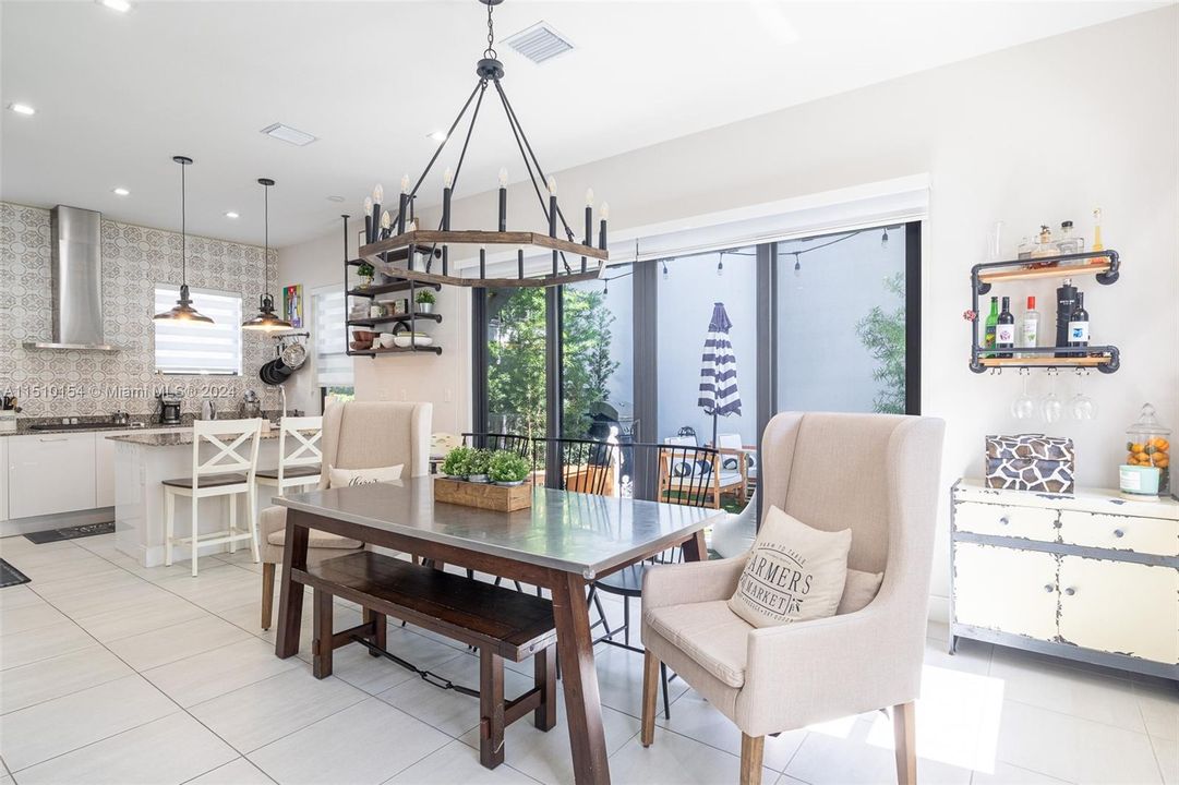 Recently Sold: $950,000 (4 beds, 3 baths, 2176 Square Feet)