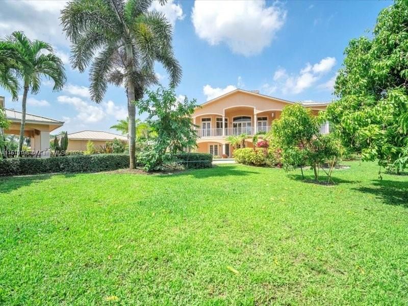 Recently Sold: $2,500,000 (6 beds, 5 baths, 6178 Square Feet)