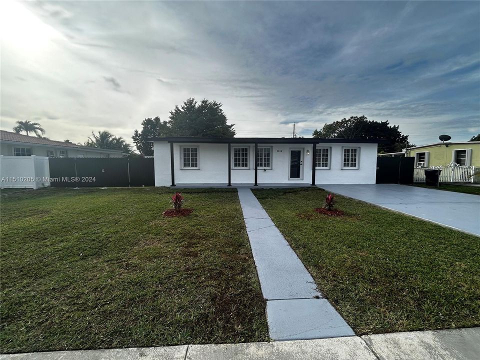 Recently Sold: $685,000 (3 beds, 2 baths, 1180 Square Feet)