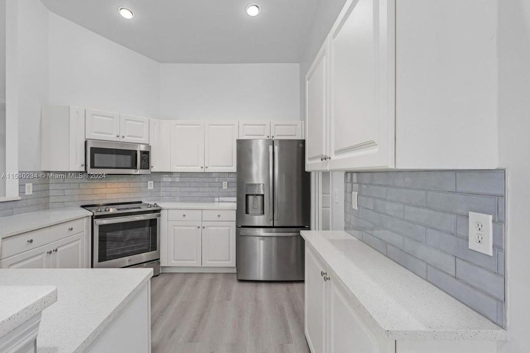Active With Contract: $440,000 (3 beds, 2 baths, 1812 Square Feet)