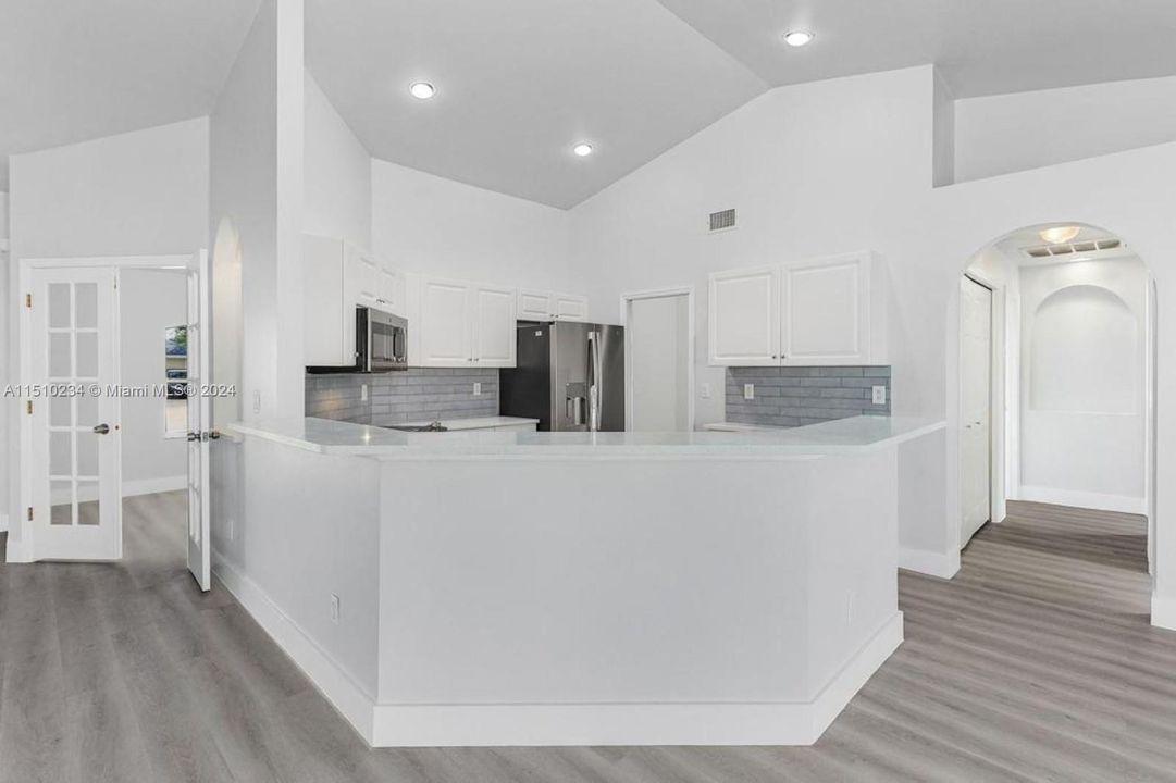 Active With Contract: $440,000 (3 beds, 2 baths, 1812 Square Feet)