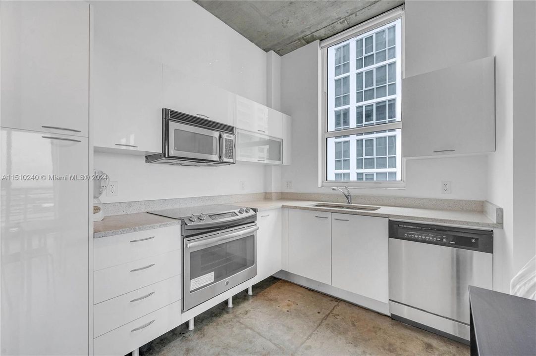 Recently Rented: $3,180 (2 beds, 2 baths, 1041 Square Feet)