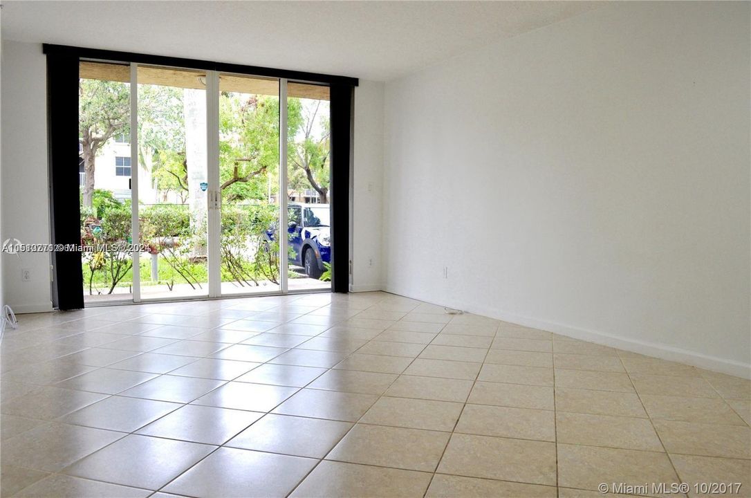 Recently Rented: $1,900 (1 beds, 1 baths, 710 Square Feet)