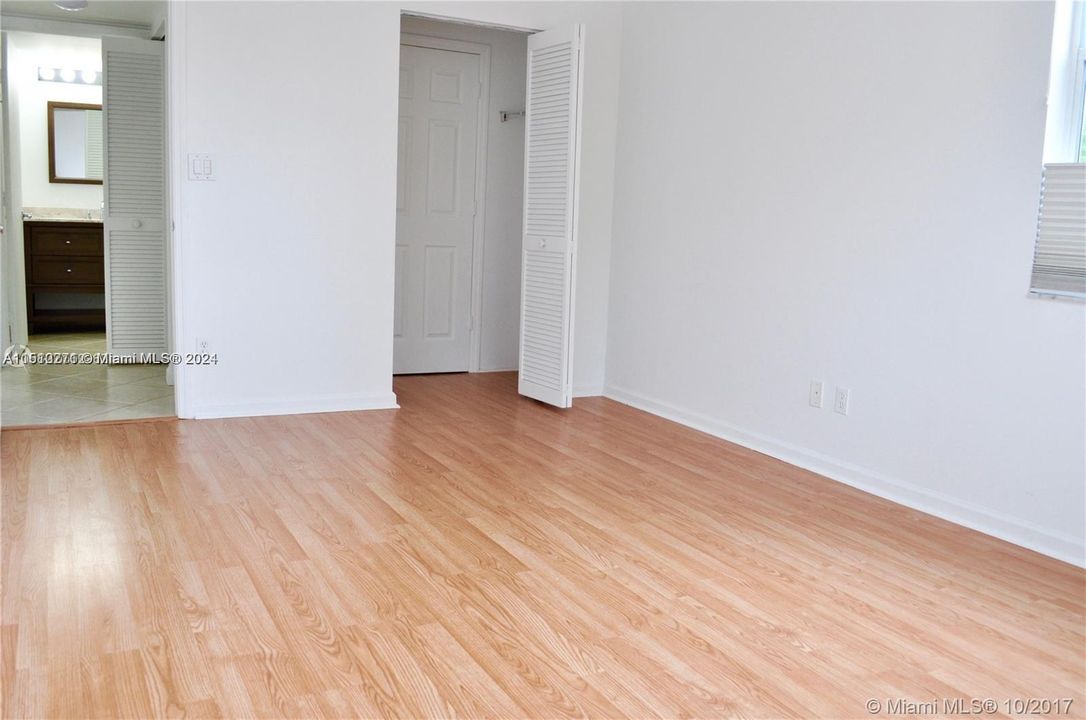 Recently Rented: $1,900 (1 beds, 1 baths, 710 Square Feet)