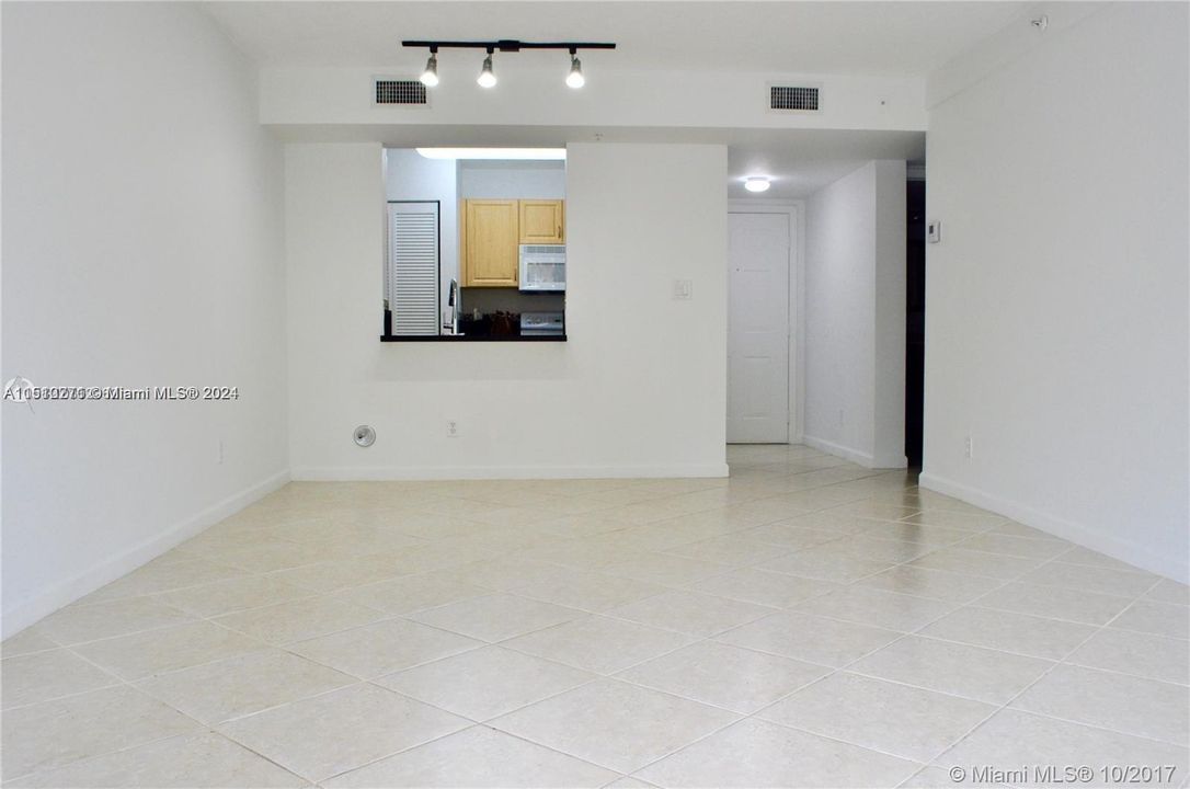 Recently Rented: $1,900 (1 beds, 1 baths, 710 Square Feet)