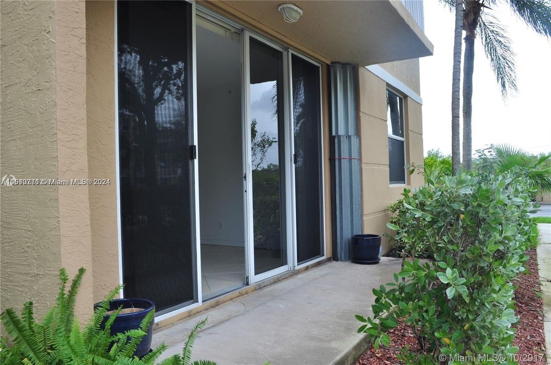 Recently Rented: $1,900 (1 beds, 1 baths, 710 Square Feet)